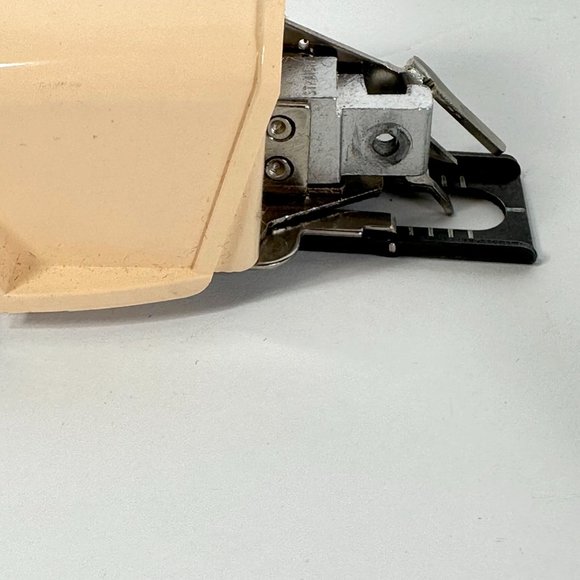 Singer Buttonholer in Case with Cams - Picture 10 of 16